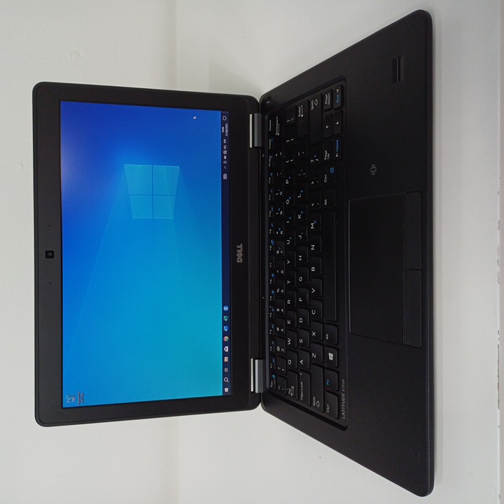 Dell latitude E7250 - i7 5ta gen - 8GB RAM - 256GB SSD m-SATA